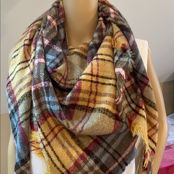 Triangle Blanket Scarf - Picture 2 of 4